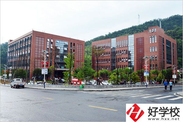 安化縣職業(yè)中專學(xué)校資助體系怎么樣？學(xué)校建設(shè)怎么樣？