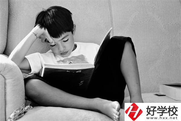 湖南初三男孩不想上學(xué)怎么辦？不參加中考還有書讀嗎？